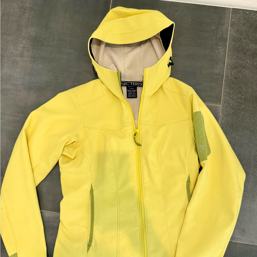Arc’teryx softshell, size XS